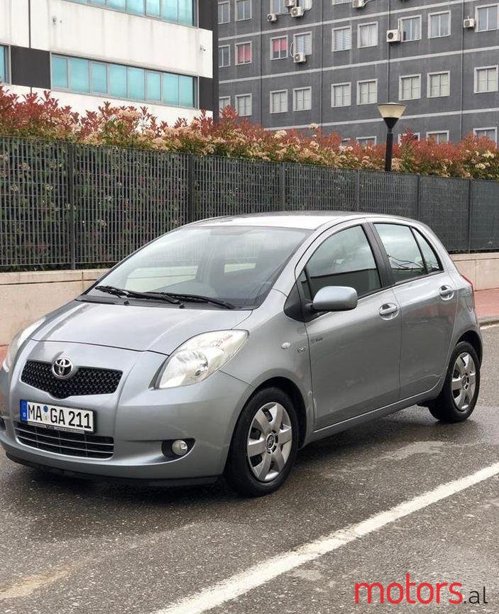 2009' Toyota Yaris photo #1