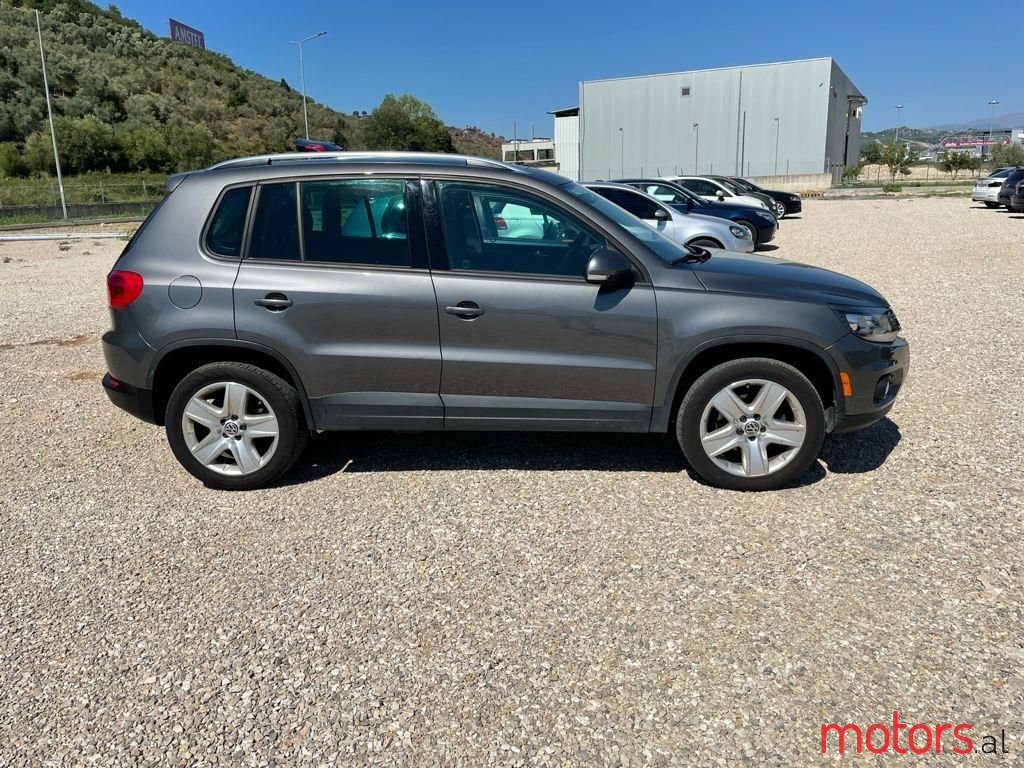2012' Volkswagen Tiguan photo #4