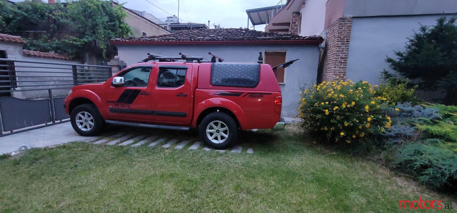 2012' Nissan Navara photo #2