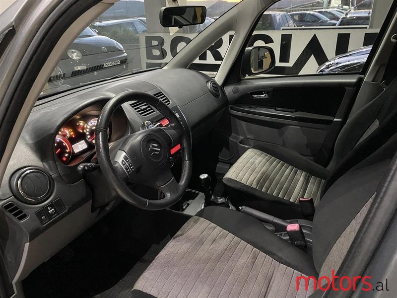 2012' Suzuki SX4 photo #6