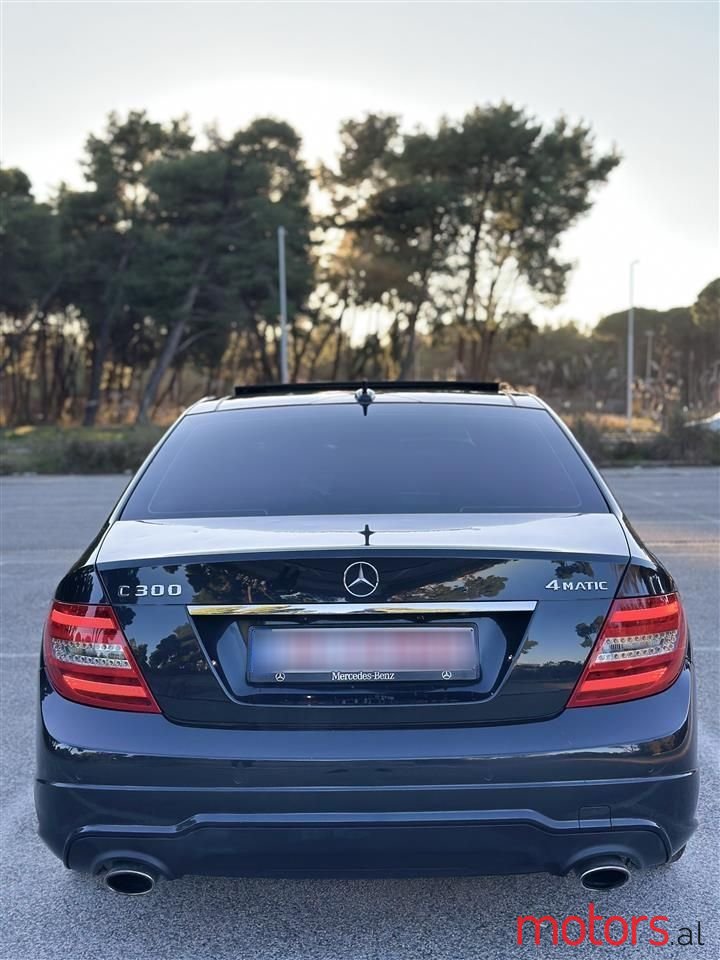 2012' Mercedes-Benz C 300 photo #4