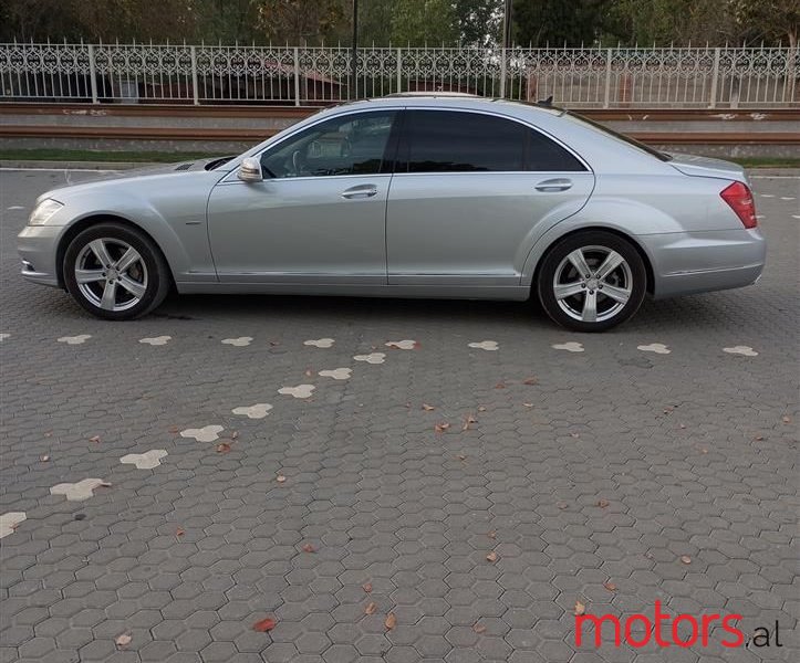 2011' Mercedes-Benz S 350 photo #2