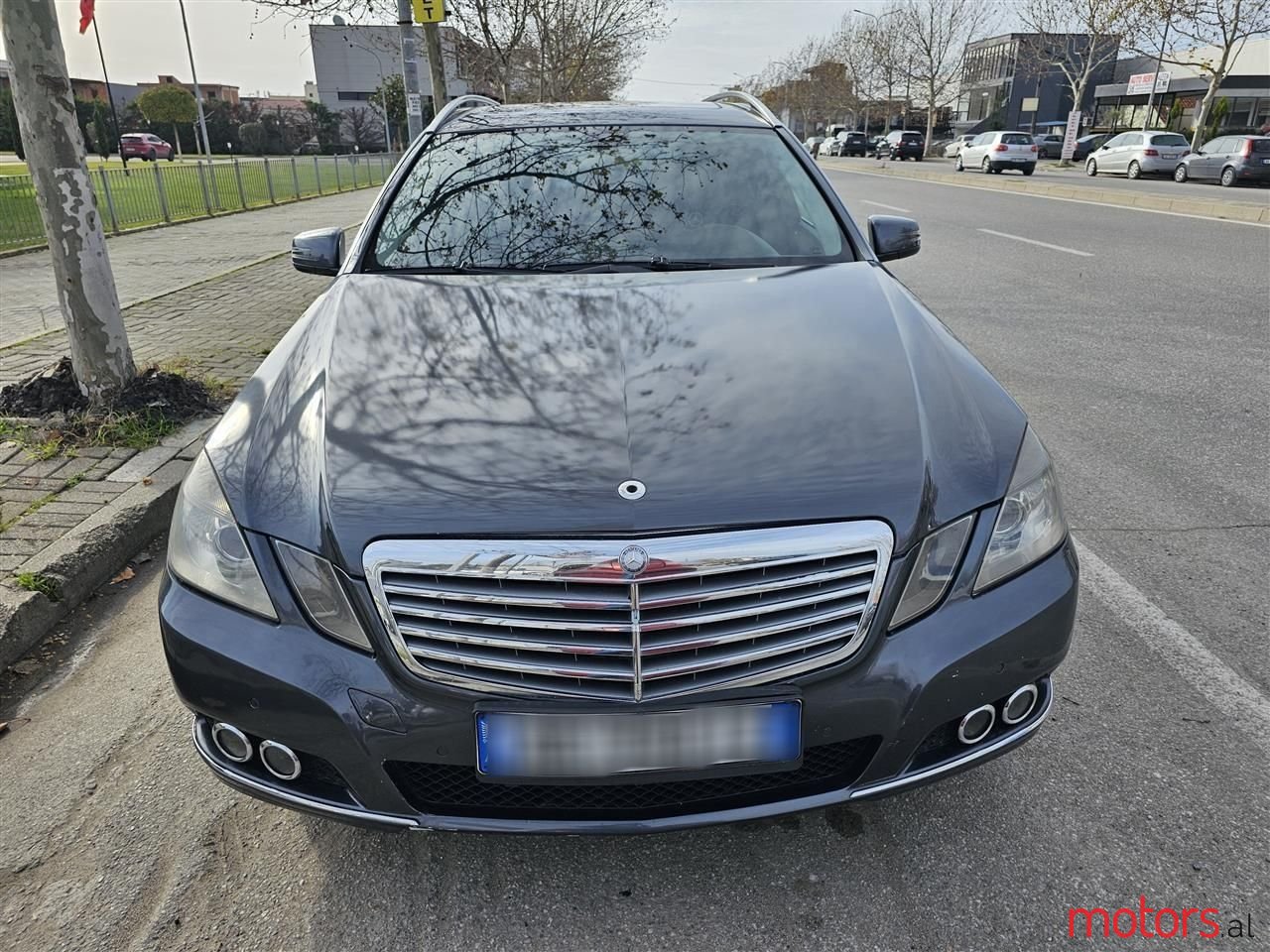 2011' Mercedes-Benz E 220 photo #1