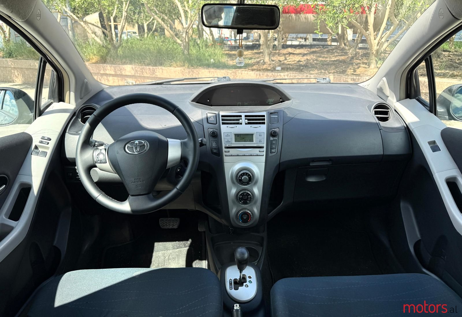2009' Toyota Yaris photo #3