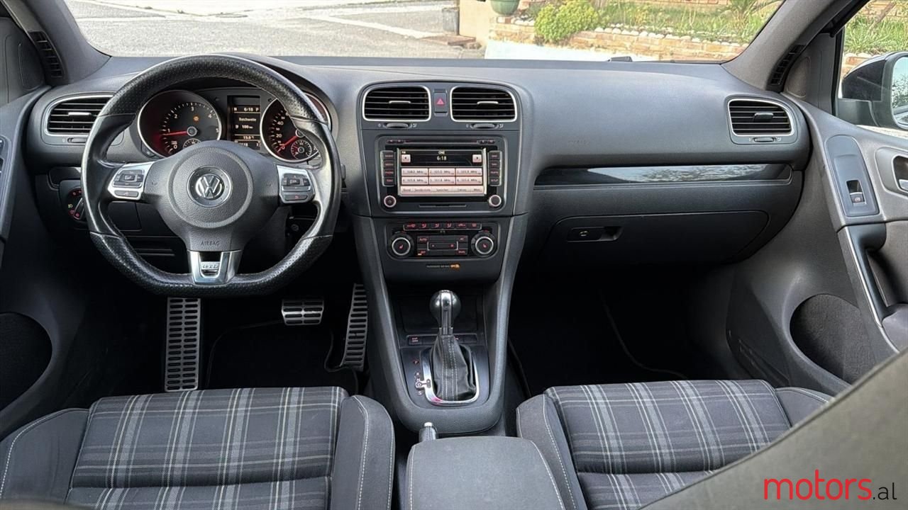 2010' Volkswagen Golf photo #6