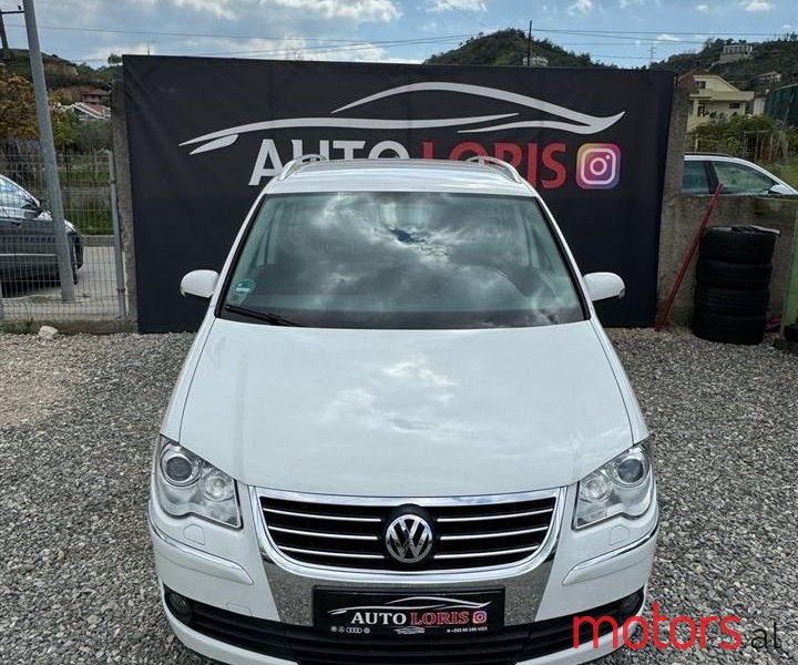 2008' Volkswagen Touran photo #3