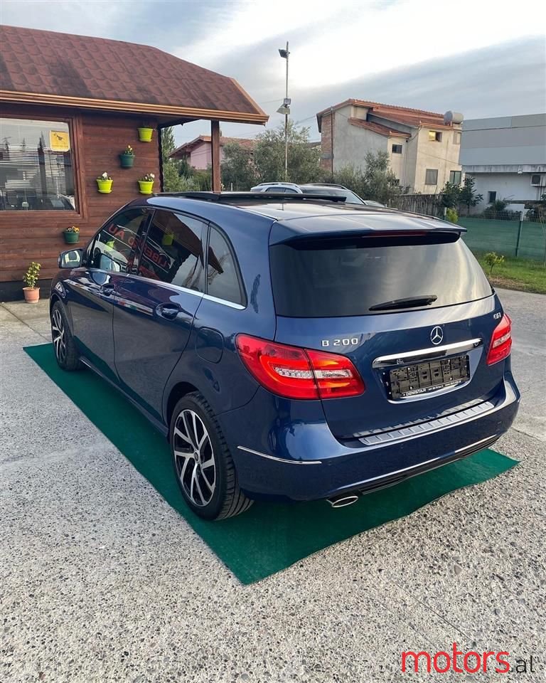 2012' Mercedes-Benz 200 photo #5