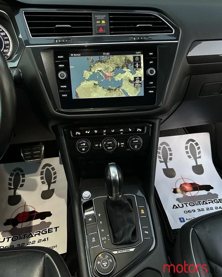 2018' Volkswagen Tiguan photo #6