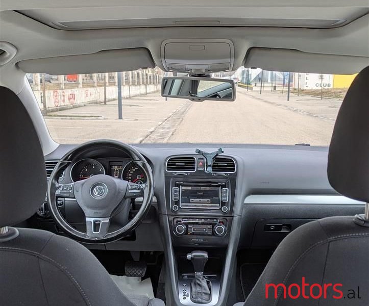 2010' Volkswagen Golf photo #6