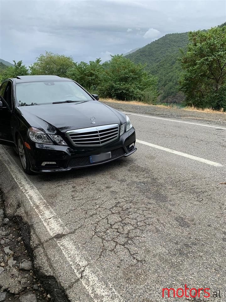 2011' Mercedes-Benz E 350 photo #1