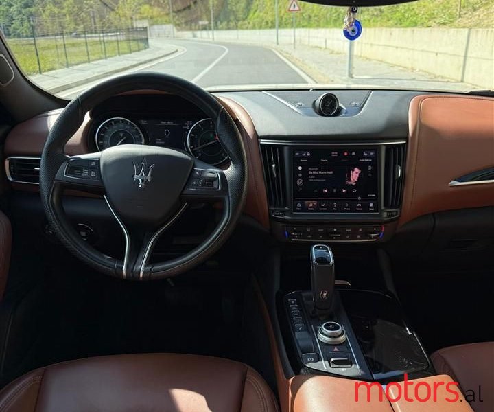2022' Maserati Levante photo #2