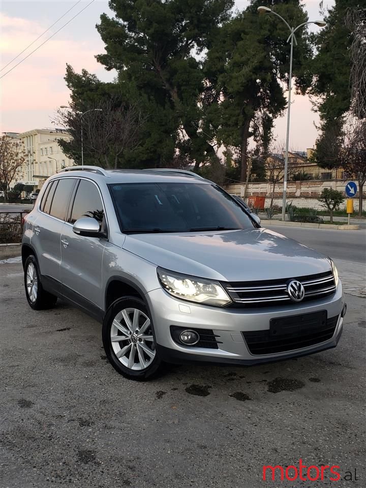 2015' Volkswagen Tiguan photo #1