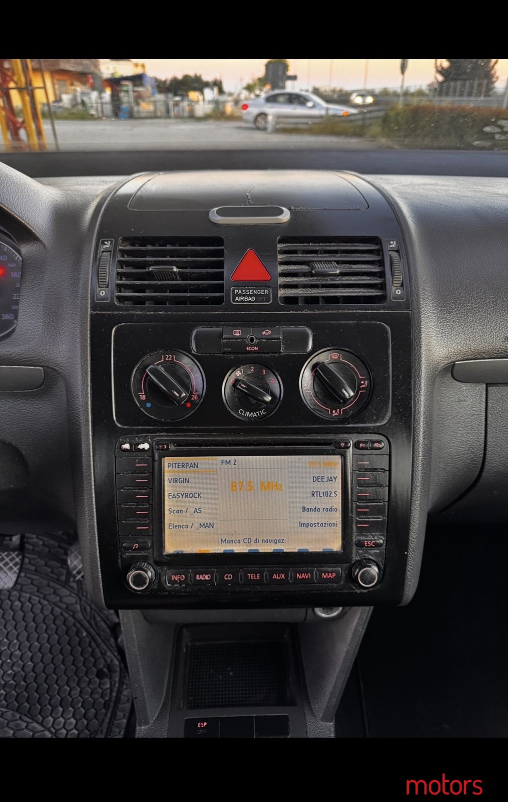 2007' Volkswagen Touran photo #5