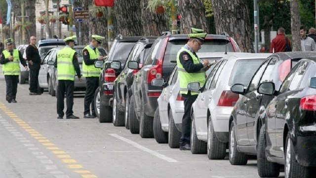 Tiranë - 3 mijë gjoba për parkime të gabuara, Policia Rrugore e Tiranës