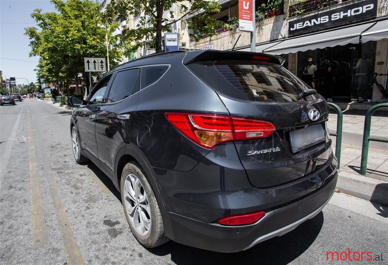 2012' Hyundai Santa Fe photo #3