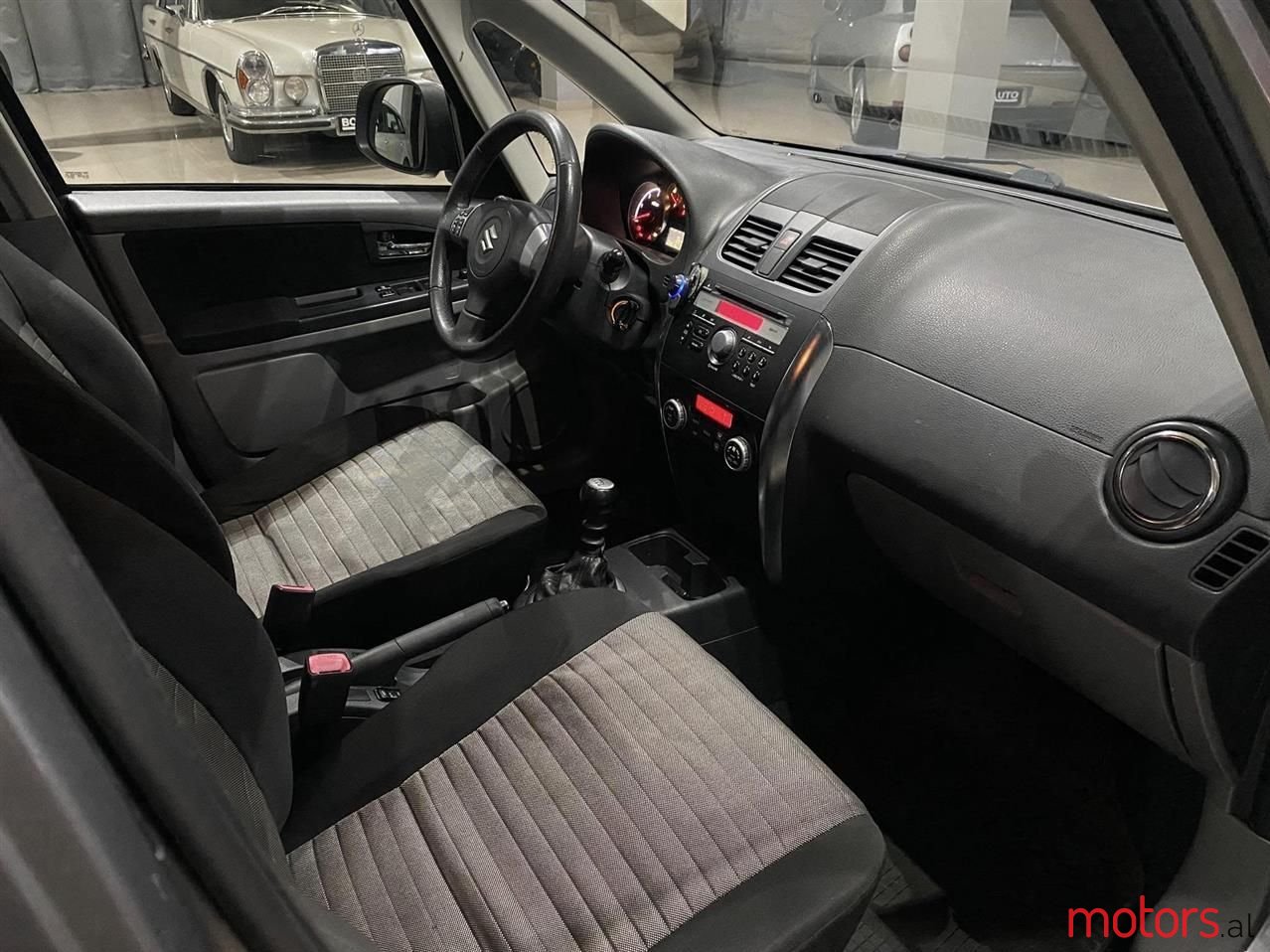 2012' Suzuki SX4 photo #2