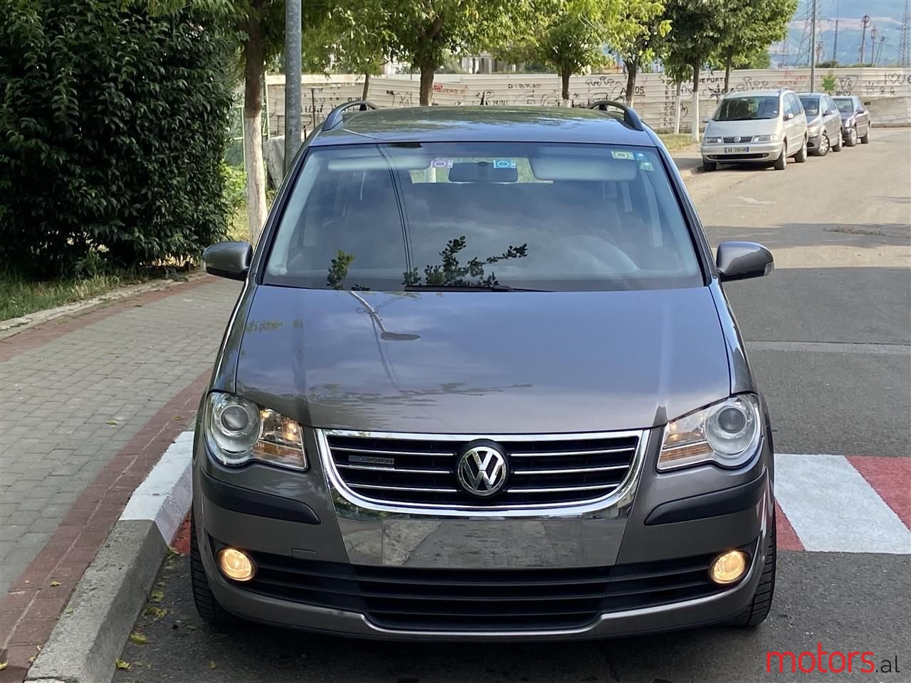 2008' Volkswagen Touran photo #2