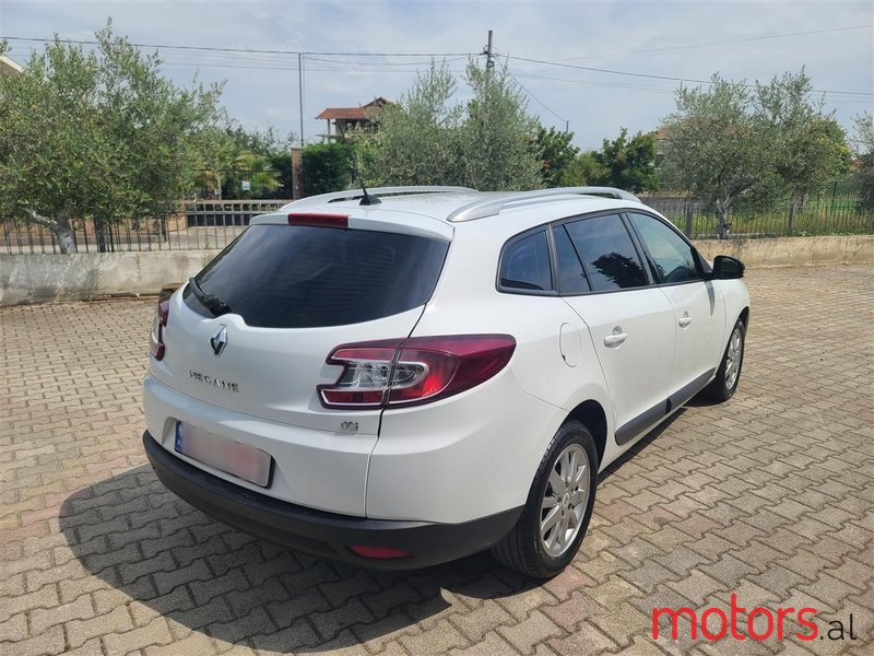 2012' Renault Megane photo #5