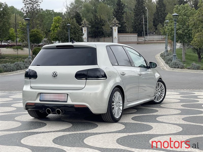 2010' Volkswagen Golf photo #5