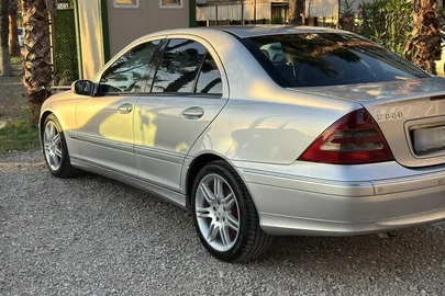2002' Mercedes-Benz C 220