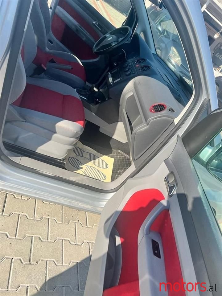 2009' Volkswagen Caddy photo #4