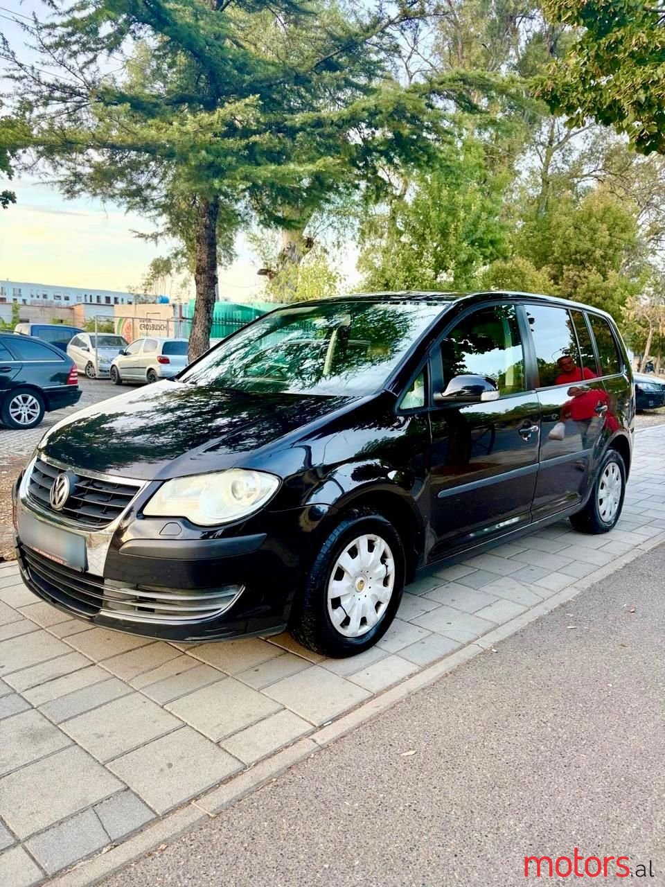 2007' Volkswagen Touran photo #2