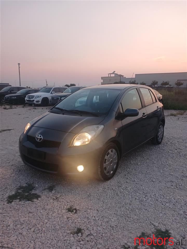 2010' Toyota Yaris photo #3