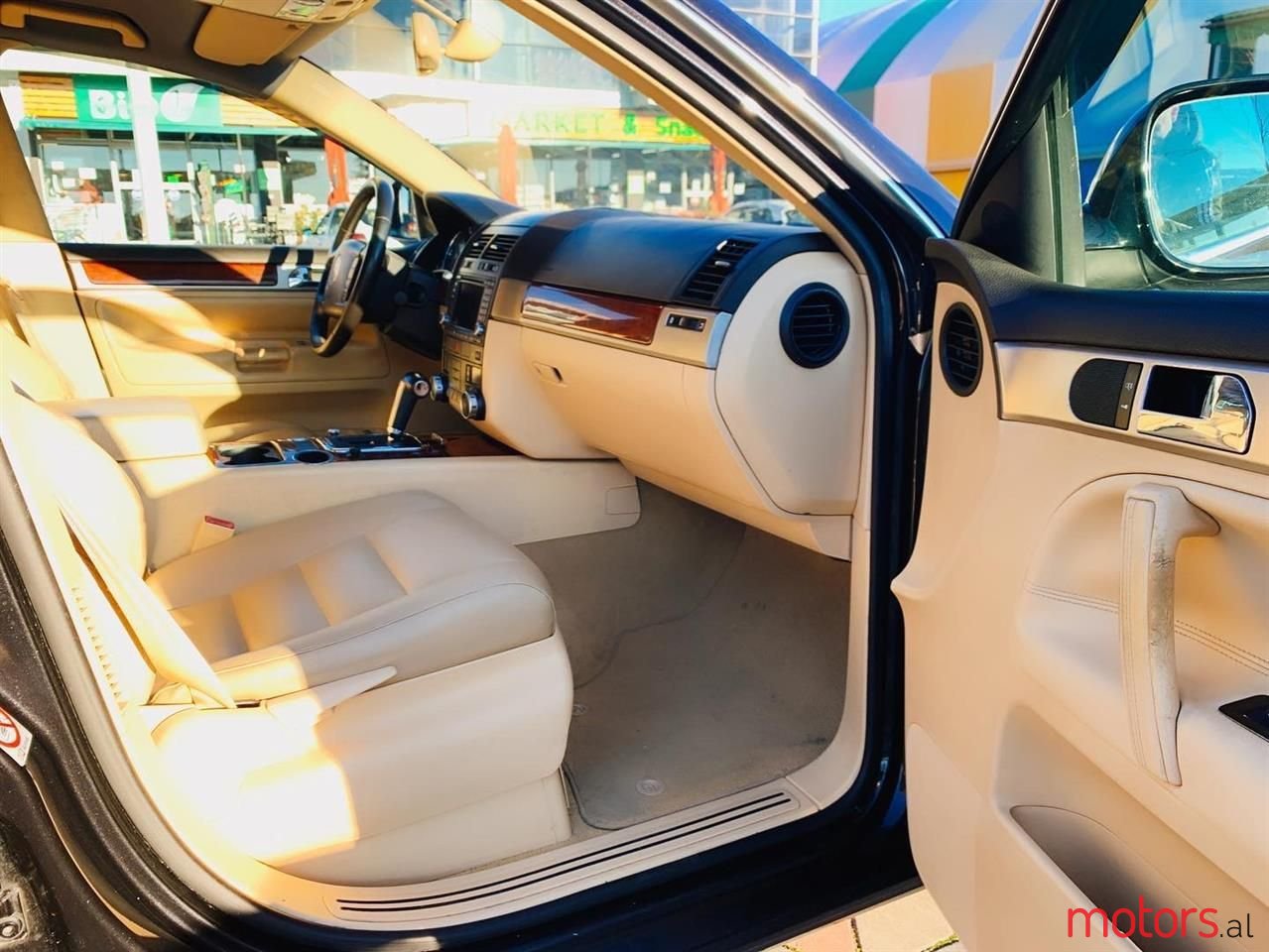 2007' Volkswagen Touareg photo #6