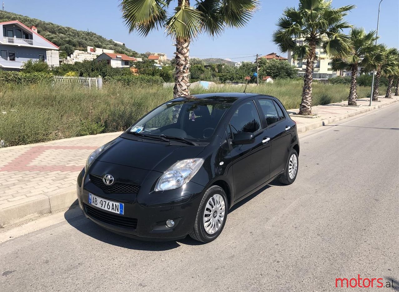 2010' Toyota Yaris photo #1