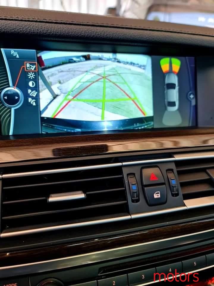 2011' BMW 730 photo #3