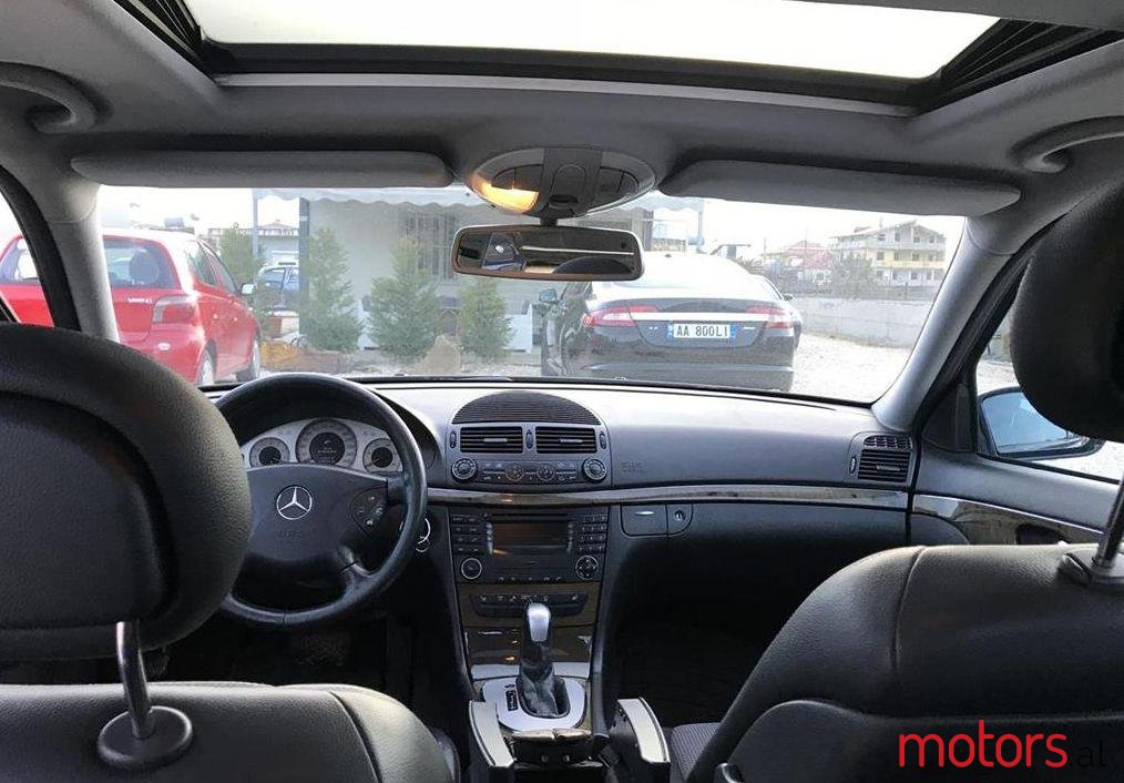 2003' Mercedes-Benz E 220 photo #2