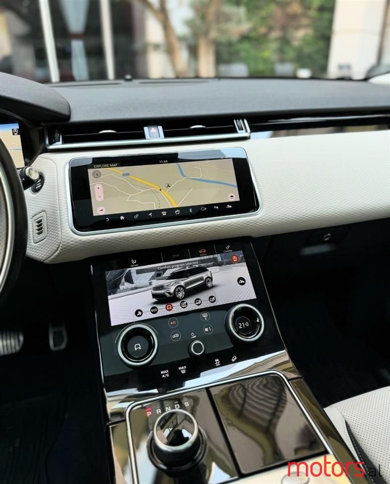 2018' Land Rover Range Rover Velar photo #4