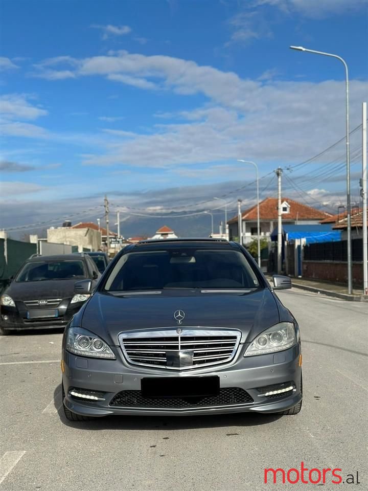 2011' Mercedes-Benz S 400 photo #6