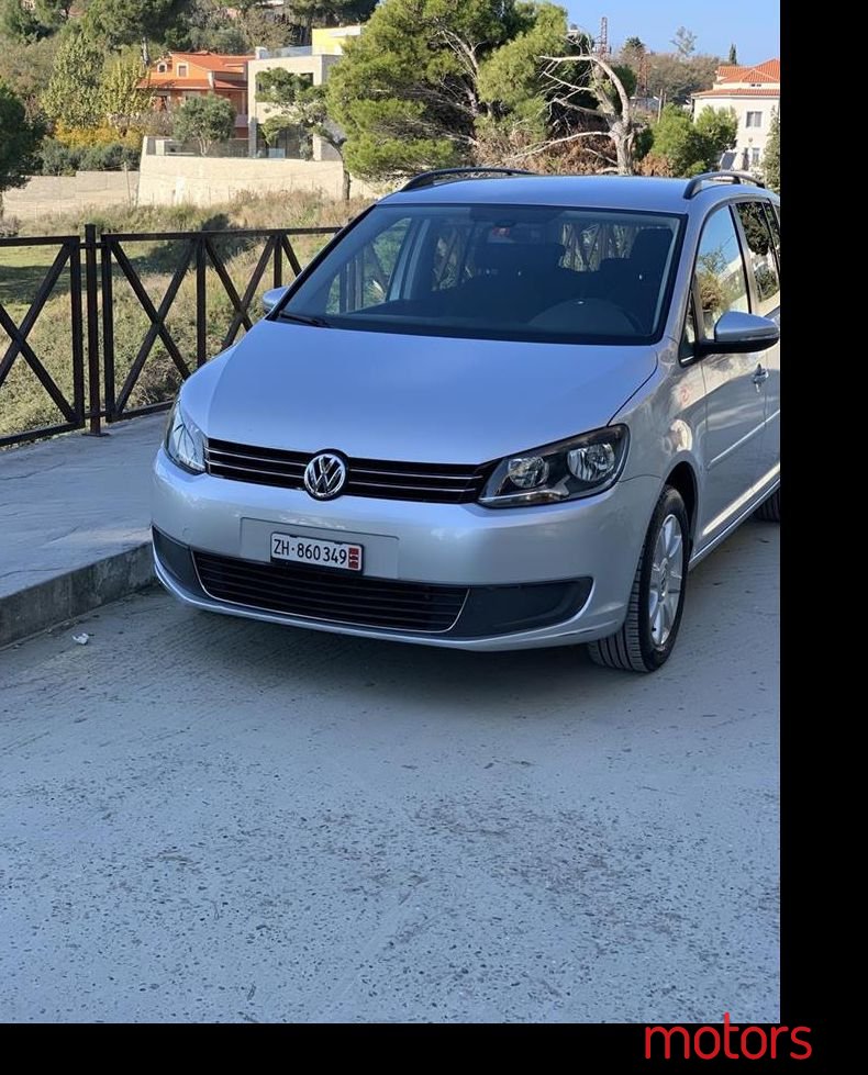 2011' Volkswagen Touran photo #1