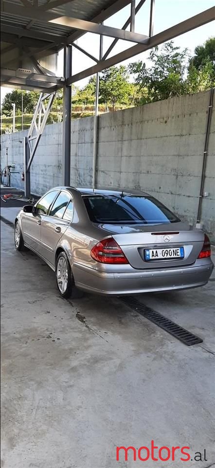 2004' Mercedes-Benz E 270 photo #4
