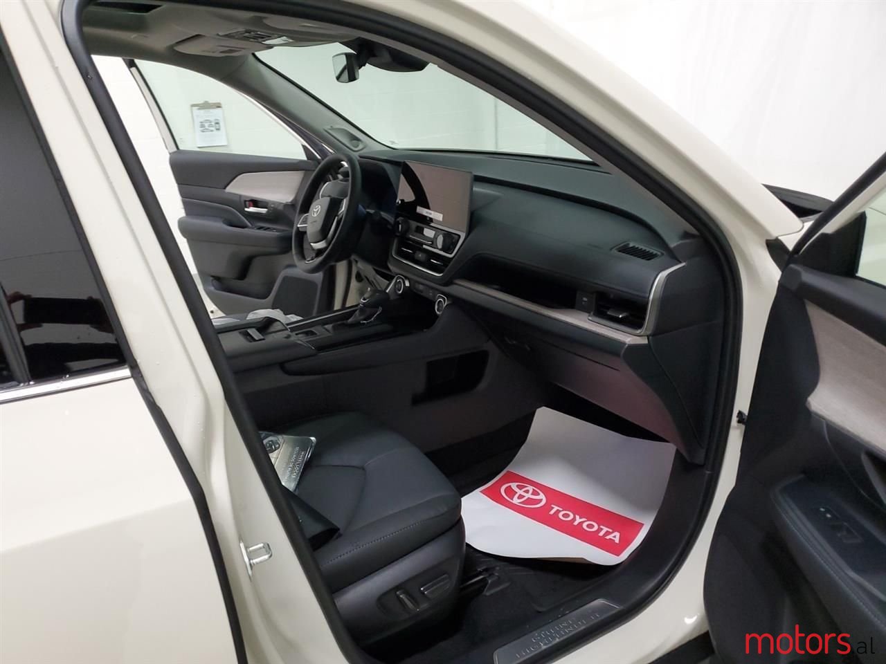 2024' Toyota Highlander photo #1