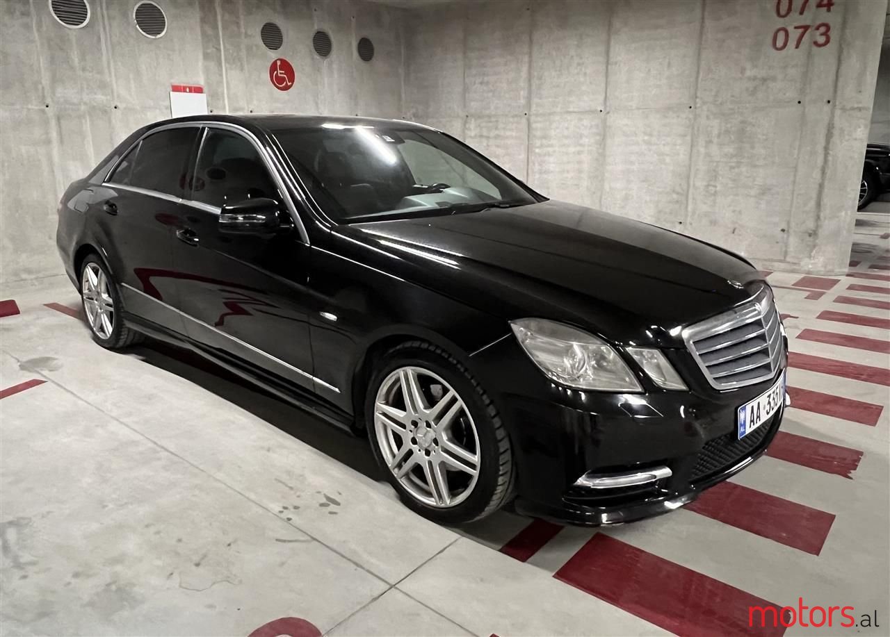 2012' Mercedes-Benz E 200 photo #3