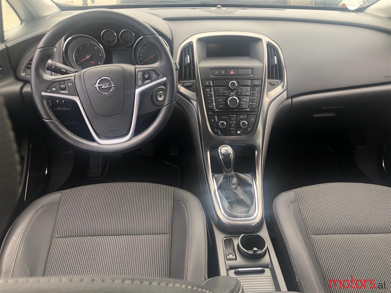 2010' Opel Astra photo #3