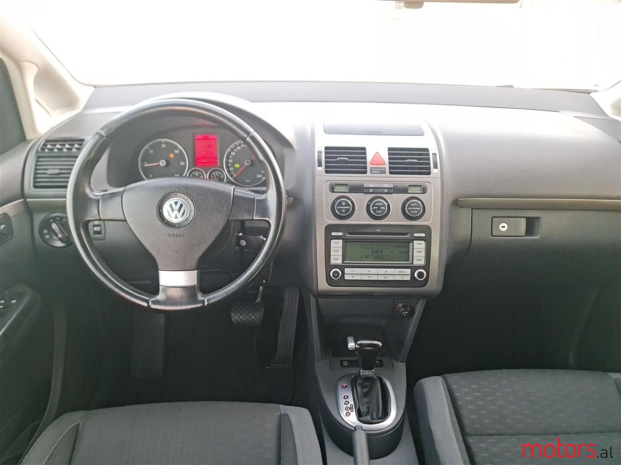 2007' Volkswagen Touran photo #2