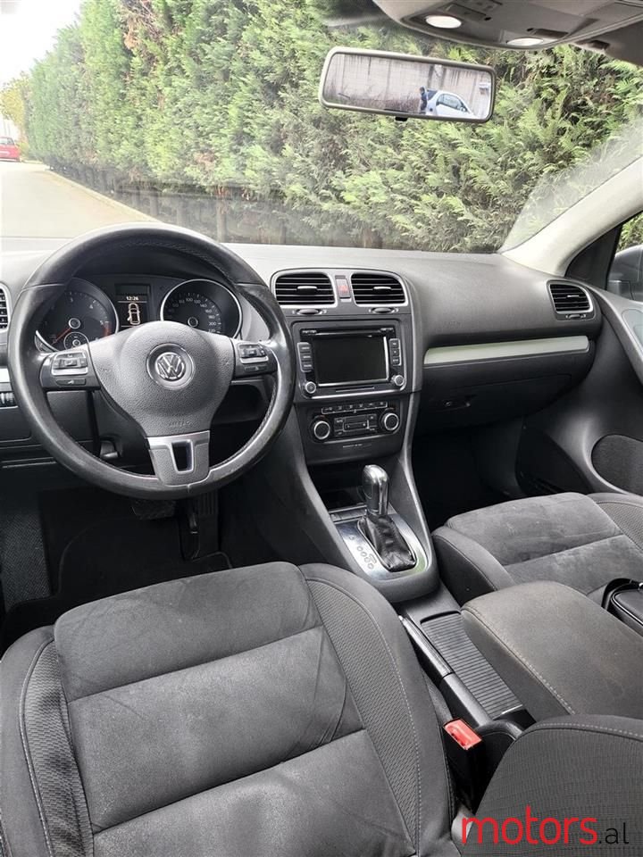 2011' Volkswagen Golf photo #2