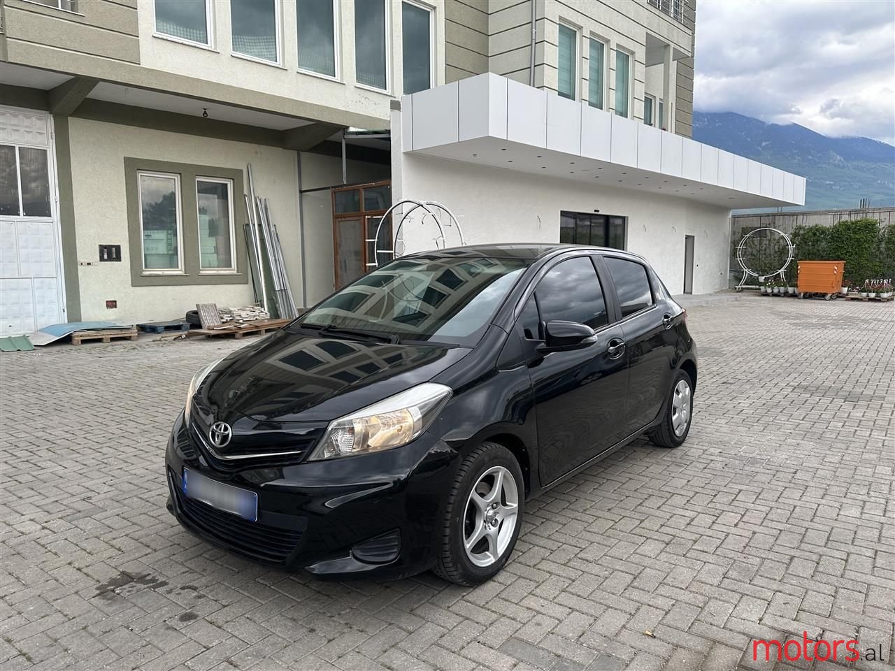 2013' Toyota Yaris photo #2