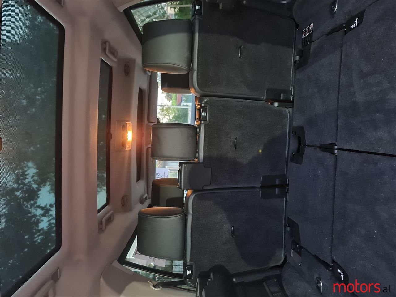 2015' Land Rover Discovery photo #6