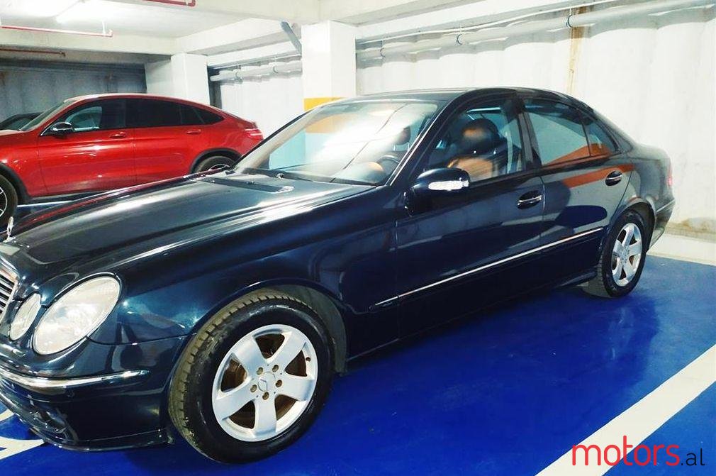 2004' Mercedes-Benz E 220 photo #1