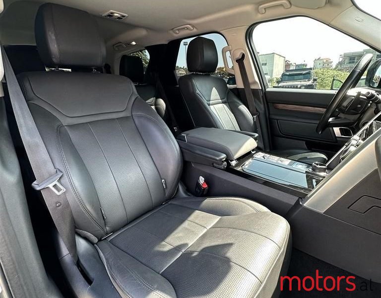 2019' Land Rover Discovery photo #6