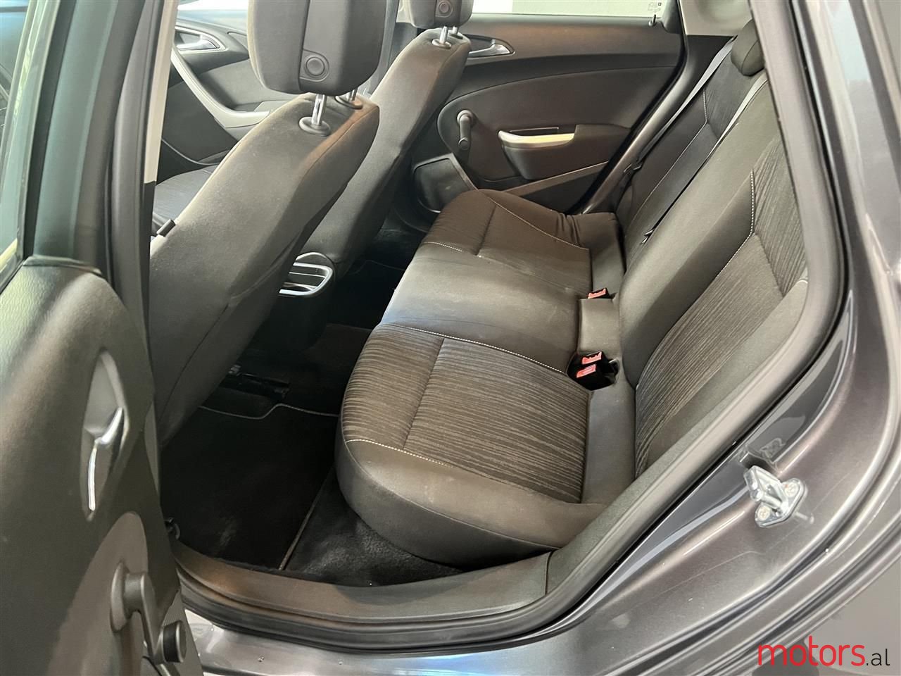 2010' Opel Astra photo #5