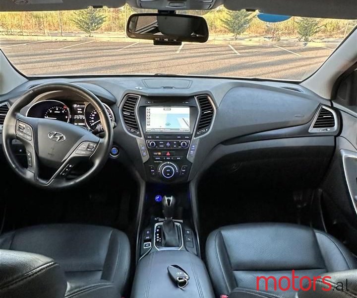2016' Hyundai Santa Fe photo #1
