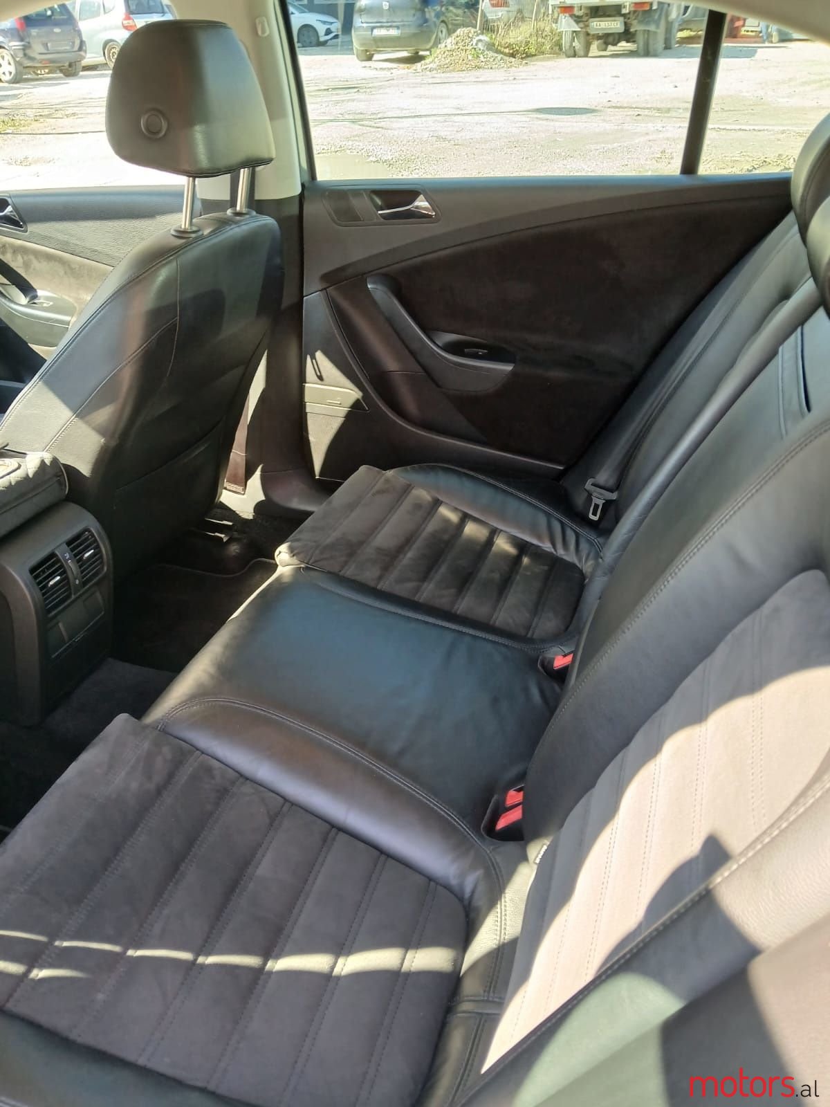 2008' Volkswagen Passat photo #5