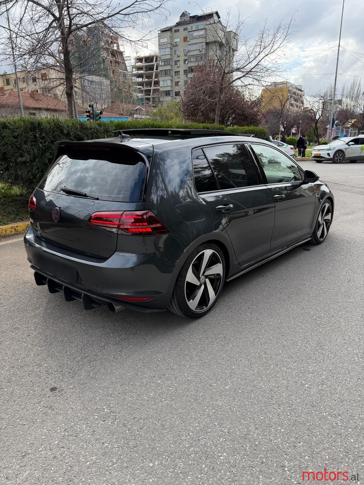 2015' Volkswagen Golf photo #5
