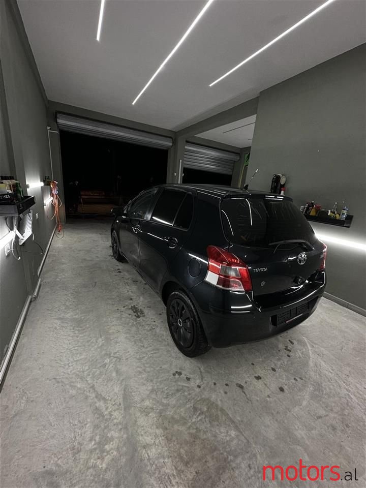 2010' Toyota Yaris photo #1