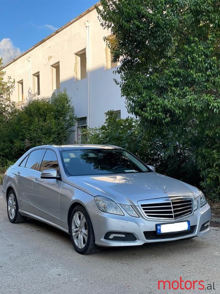 2010' Mercedes-Benz E 300 photo #1